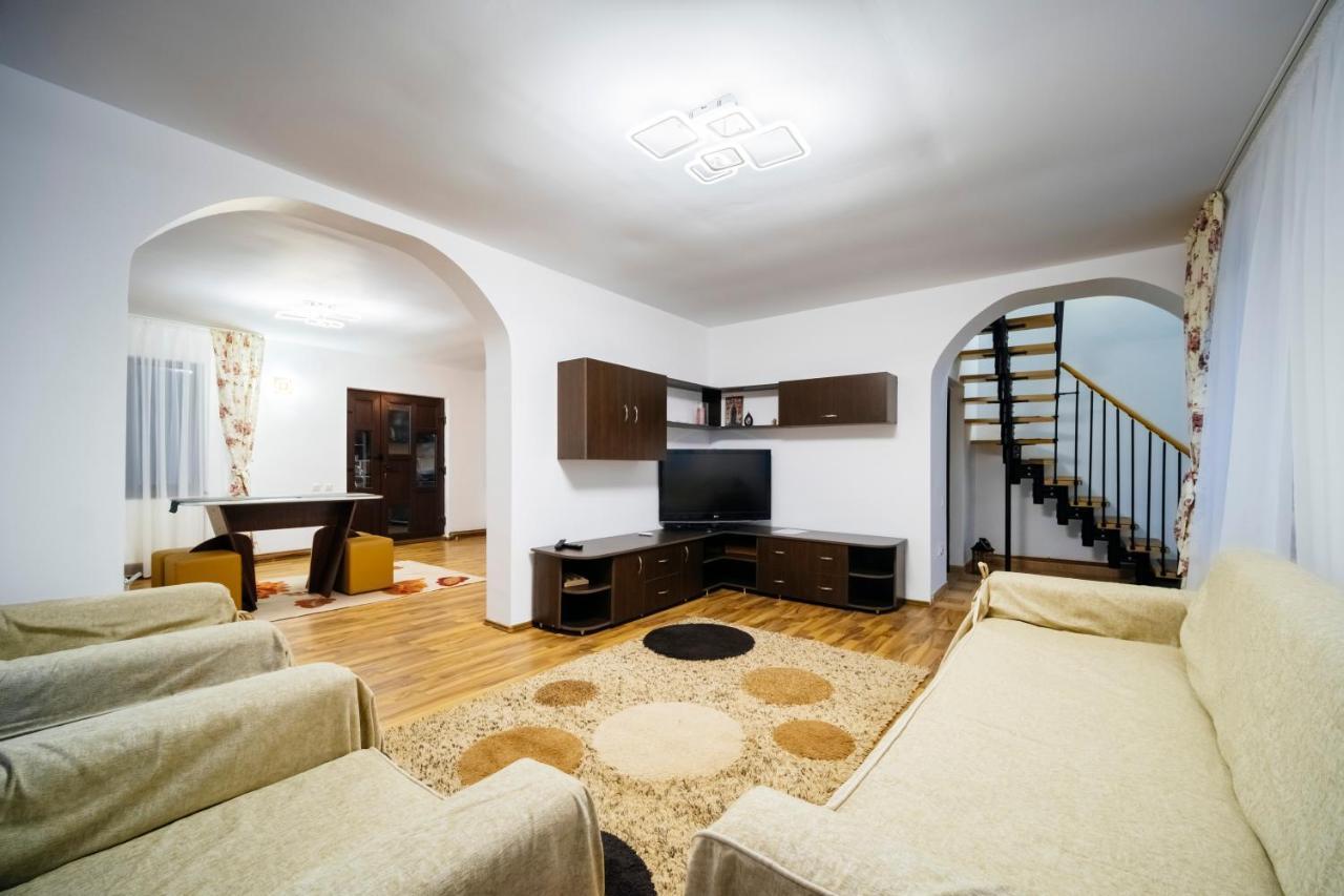Casa Valeria Voronet Villa Bagian luar foto