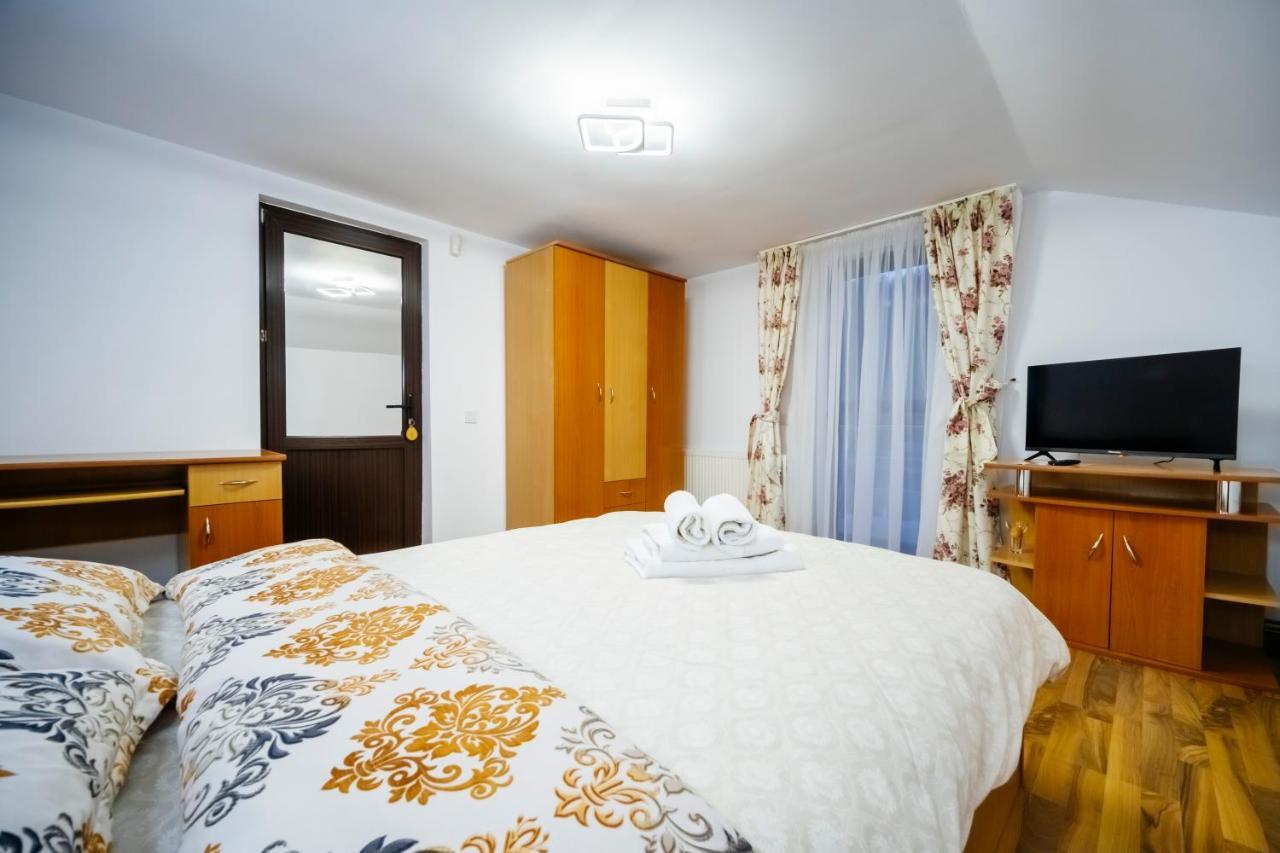 Casa Valeria Voronet Villa Bagian luar foto