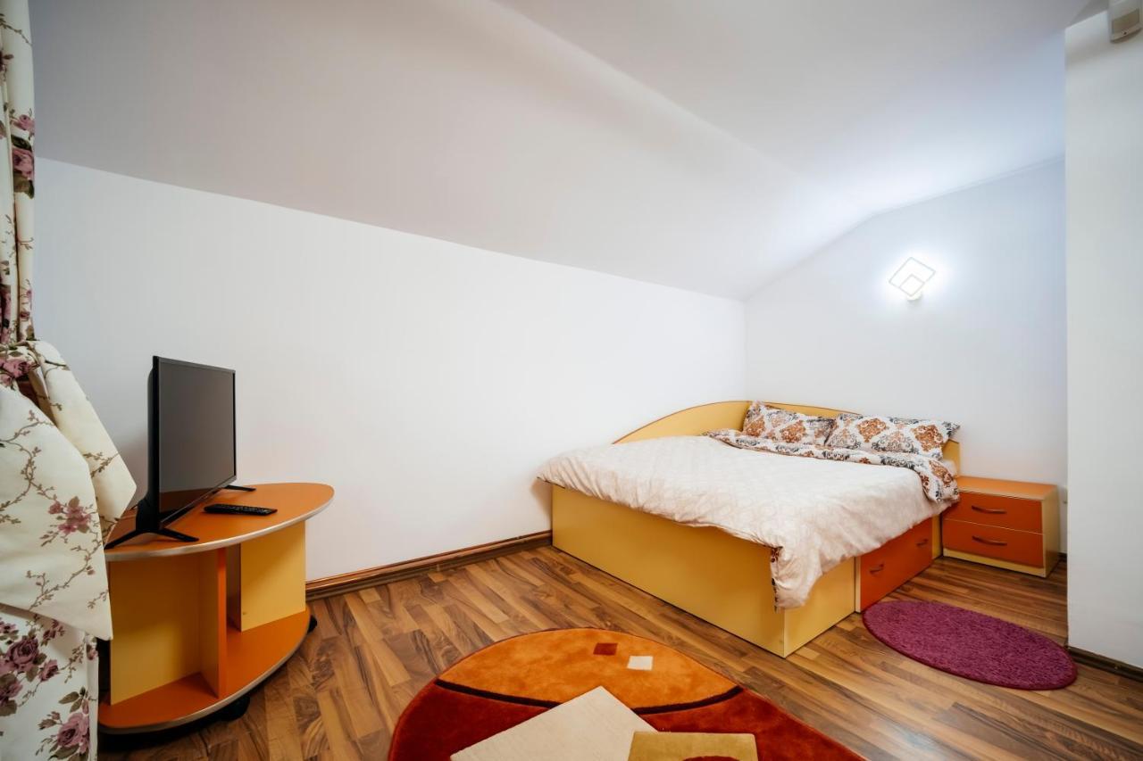 Casa Valeria Voronet Villa Bagian luar foto