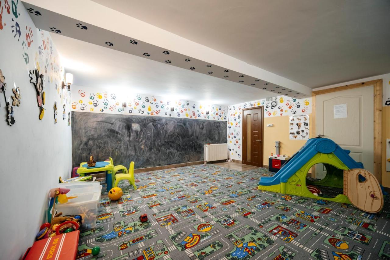 Casa Valeria Voronet Villa Bagian luar foto